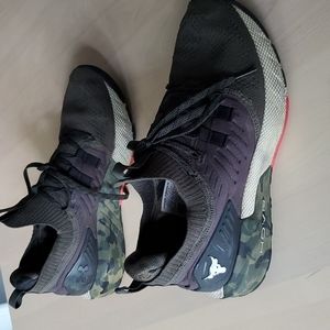 UA HOVR sneakers